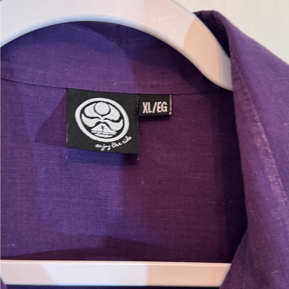 Purple Floral Embroidered Men's Shirt Hawaiian Island Connection XL button down - Picture 5 of 9